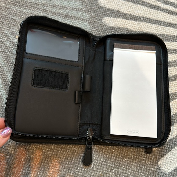 COACH BLACK LEATHER ZIP-AROUND TRAVEL WALLET - Picture 6 of 7